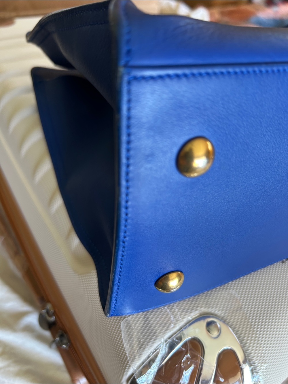 Ysl Cabas, very good condition except two on the bottom inside pls check photos. - Picture 13 of 17